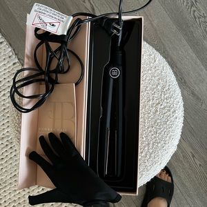 Brand new Rose cold flat iron